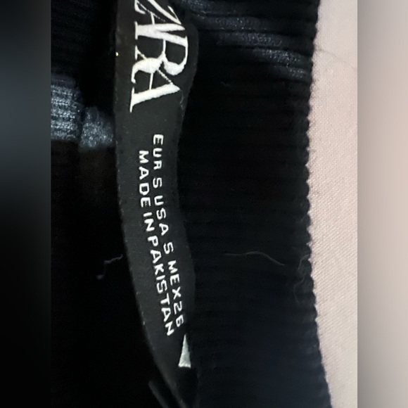 Zara, small, black partial crop-top sweater. Laces on each side to adjust height - Picture 4 of 7
